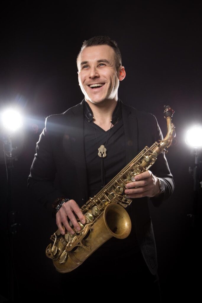 Saxophoniste live pour un mariage en DJ + live